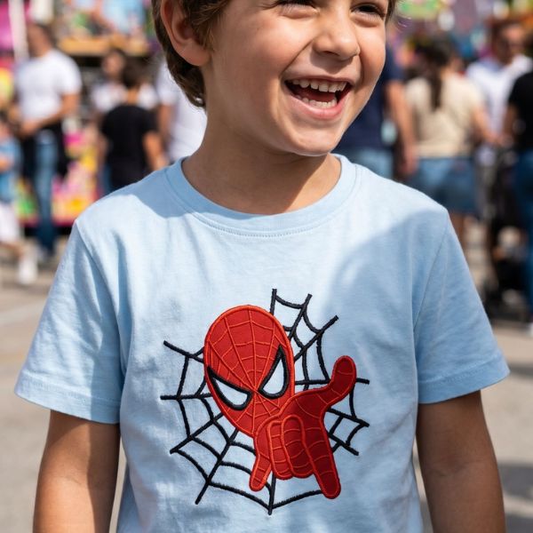 T-SHIRT CRIANÇA COM BORDADO "HOMEM-ARANHA"