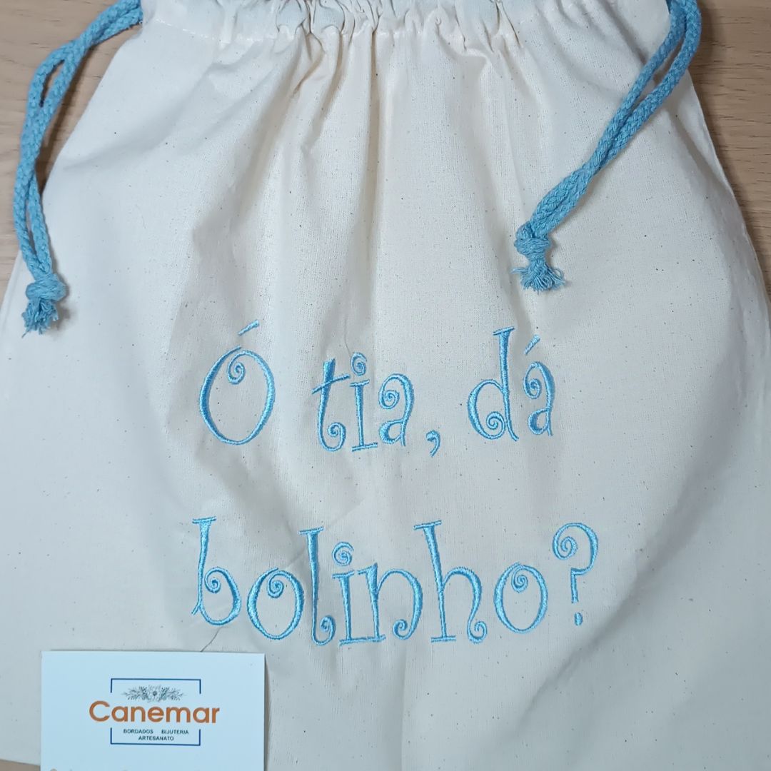 BORDADO "Ó TIA, DÁ BOLINHO?"