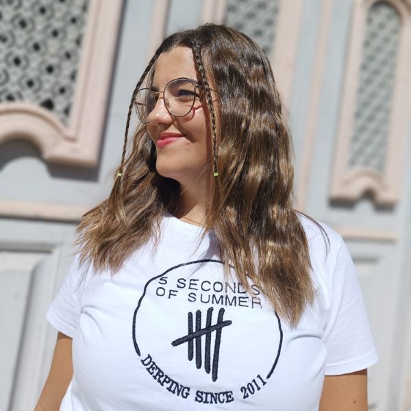 T-shirt com bordado pedido pela cliente.