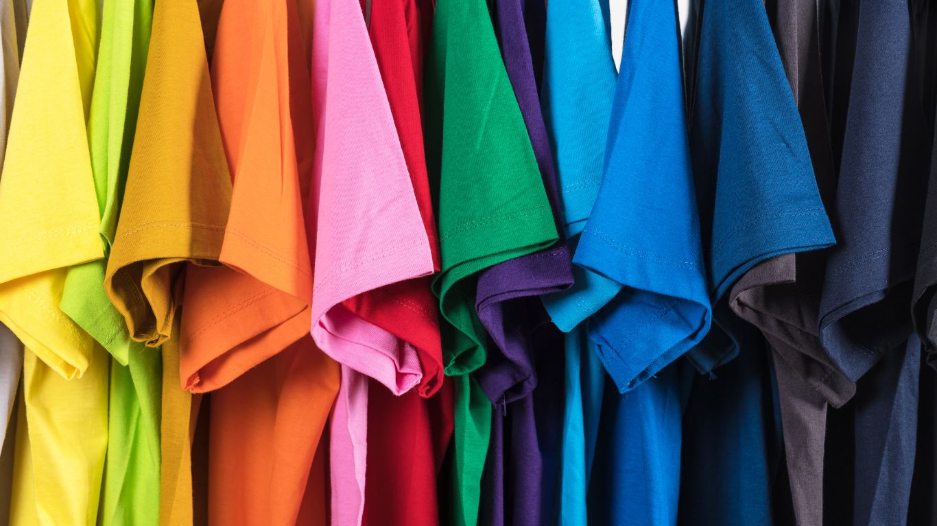 T-shirts para Homem e Senhora de diferentes cores