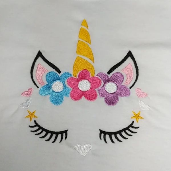 T-SHIRT CRIANÇA COM BORDADO "UNICÓRNIO"