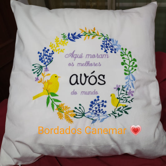 Bordado pensado para oferecer aos avós.