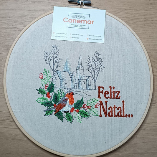Bastidor com paisagem natalícia  bordada.