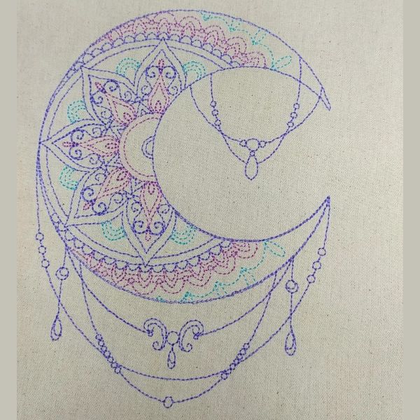 Pormenor de bordado em tote bag- Tema: Mandala Lua.