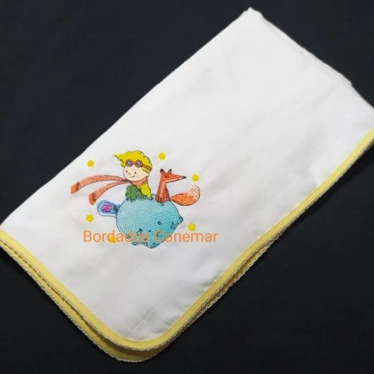 Fralda personalizada com bordado "Principezinho".