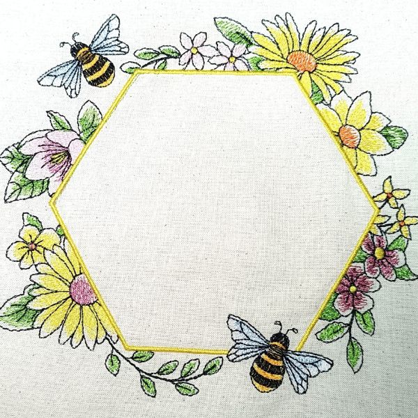 Pormenor de bordado realizado em tote bag, motivo primaveril.
