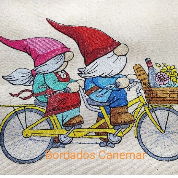 Pormenor de bordado em saco "A caminho do Natal".