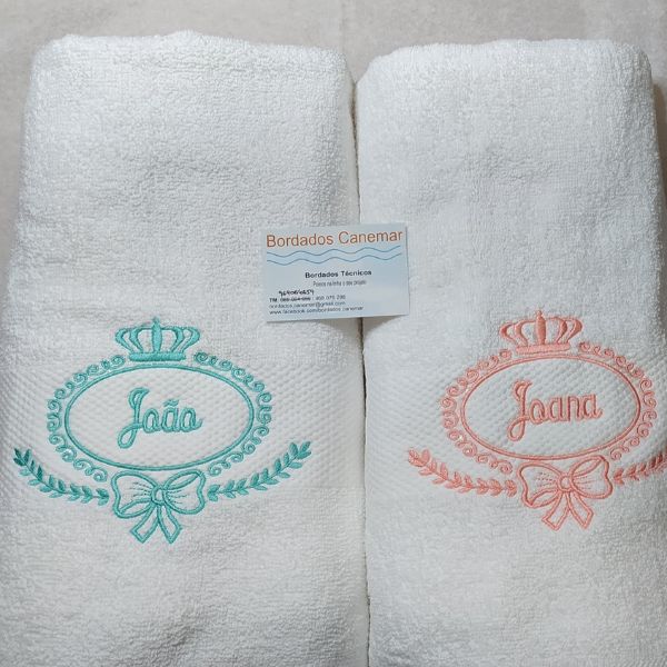 Conjunto toalhas de banho para noivos com os respetivos nomes: João e Joana.