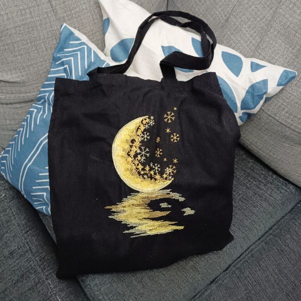 Tote bag preto com bordado "Luar".