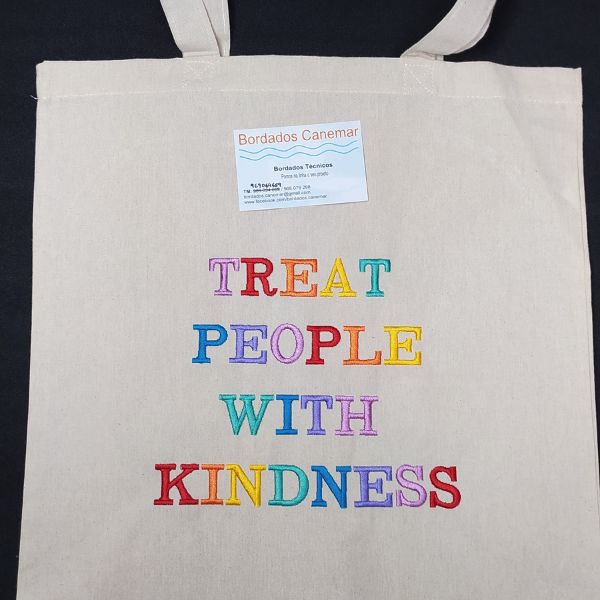 Tote bag com titulo de música do cantor Harry Styles bordado ás cores.