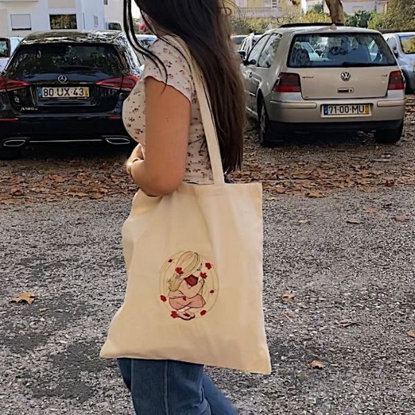 Tote bag com bordado "Menina no outono".