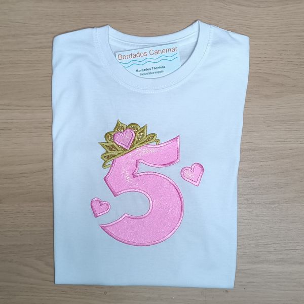 T-shirt criança, branca, com bordado para aniversário- 5 anos.