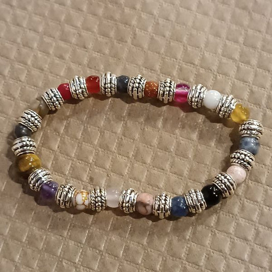 Pulseira com pedras naturais.