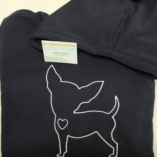 Sweatshirt preta com capuz, com chihuahua bordado na cor branca.